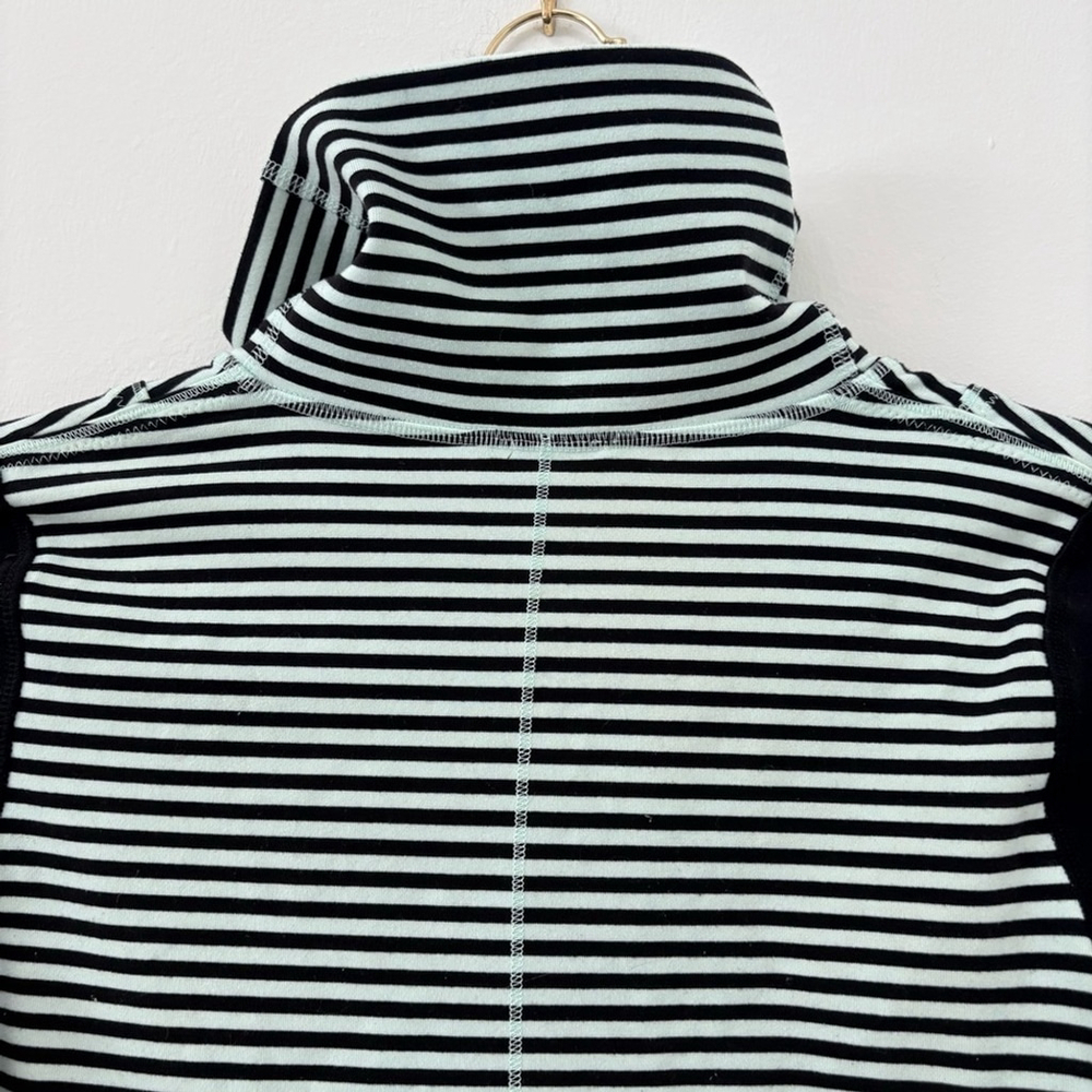 Lululemon | Daily Yoga Jacket | Sz 4 | Mint Moment Stripe Black | EUC - Picture 6 of 8